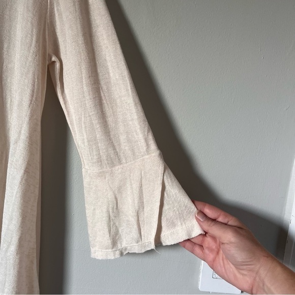 Women’s Umgee 3/4 Flare Sleeve Tunic in Cream Size Small - Picture 3 of 10